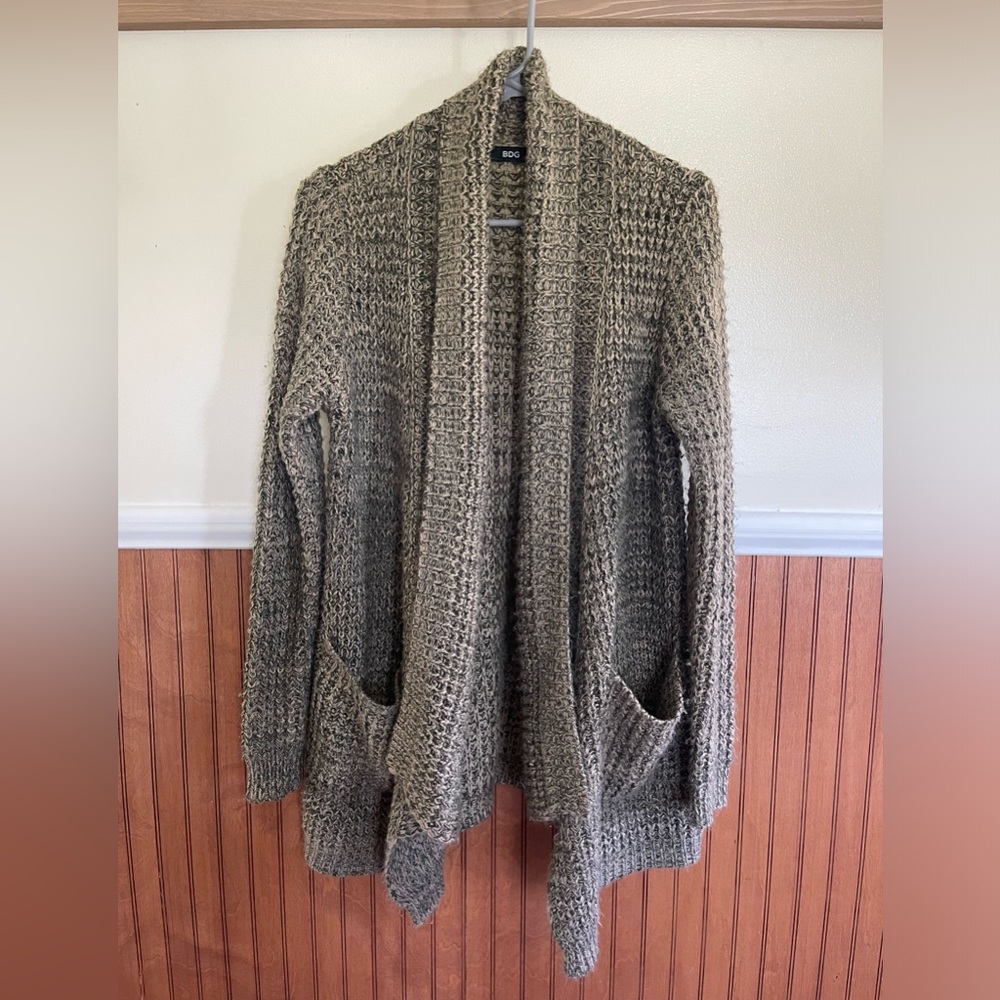 BDG Tan & green knit sweater soft
